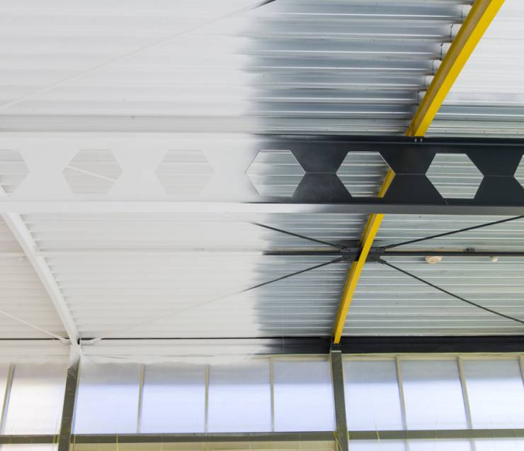 Plafond spuiten autogarage Damwand plafond gespoten autogarage Broekhuis door Interceil Tiben Jongewaard